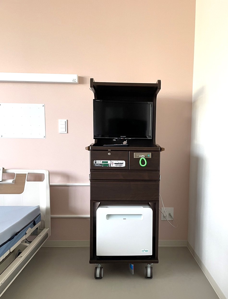 232.ミドルタイプの床頭台