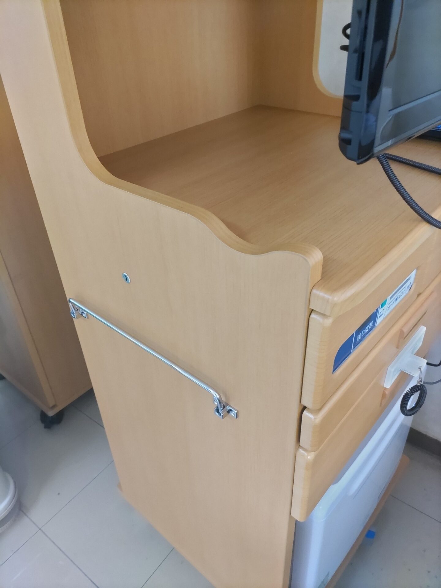 物がかけれるような加工を施しています。