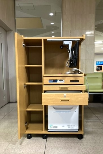 ロッカー内部に棚を3段設けて、用途に合わせて収納出来ます。