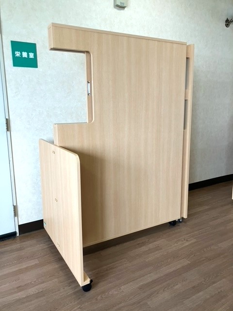 吸引器を使用される際に専用の扉を開きます。