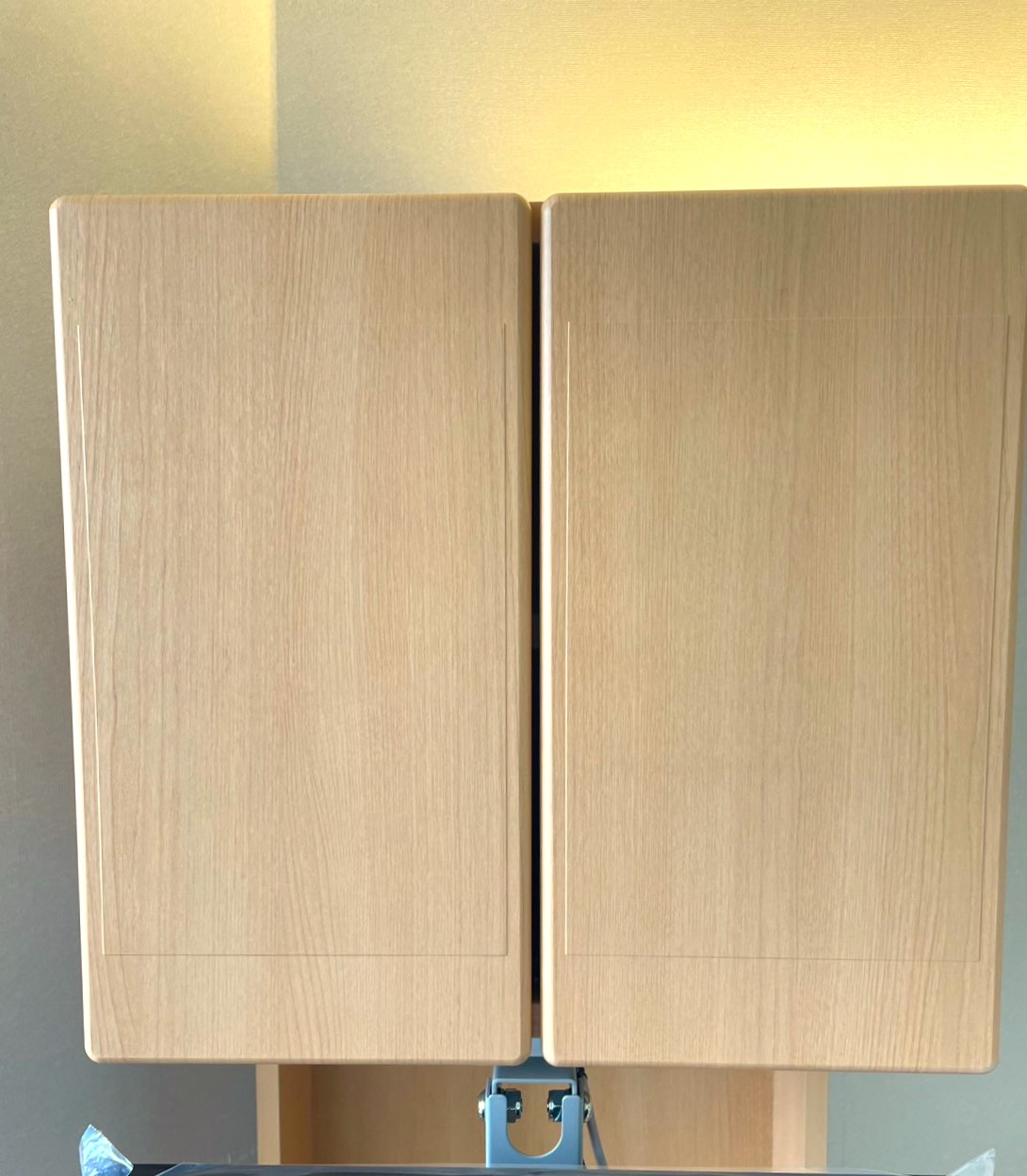 上部扉は磁石が付けれるようになっております。