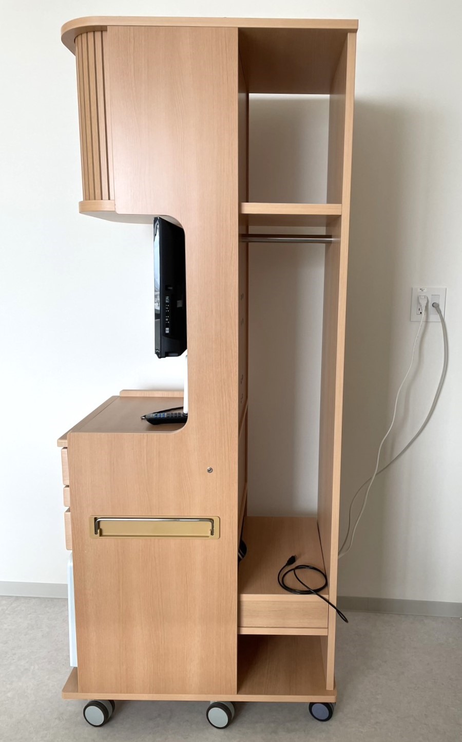 配線が散ら掛からない様にBOXにして収納しました。