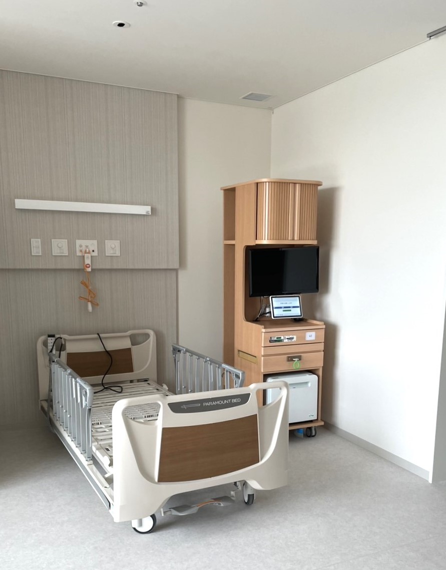 253.ハンガータイプの床頭台