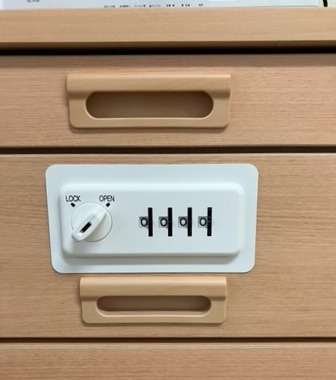 暗証番号式のダイヤル錠です。