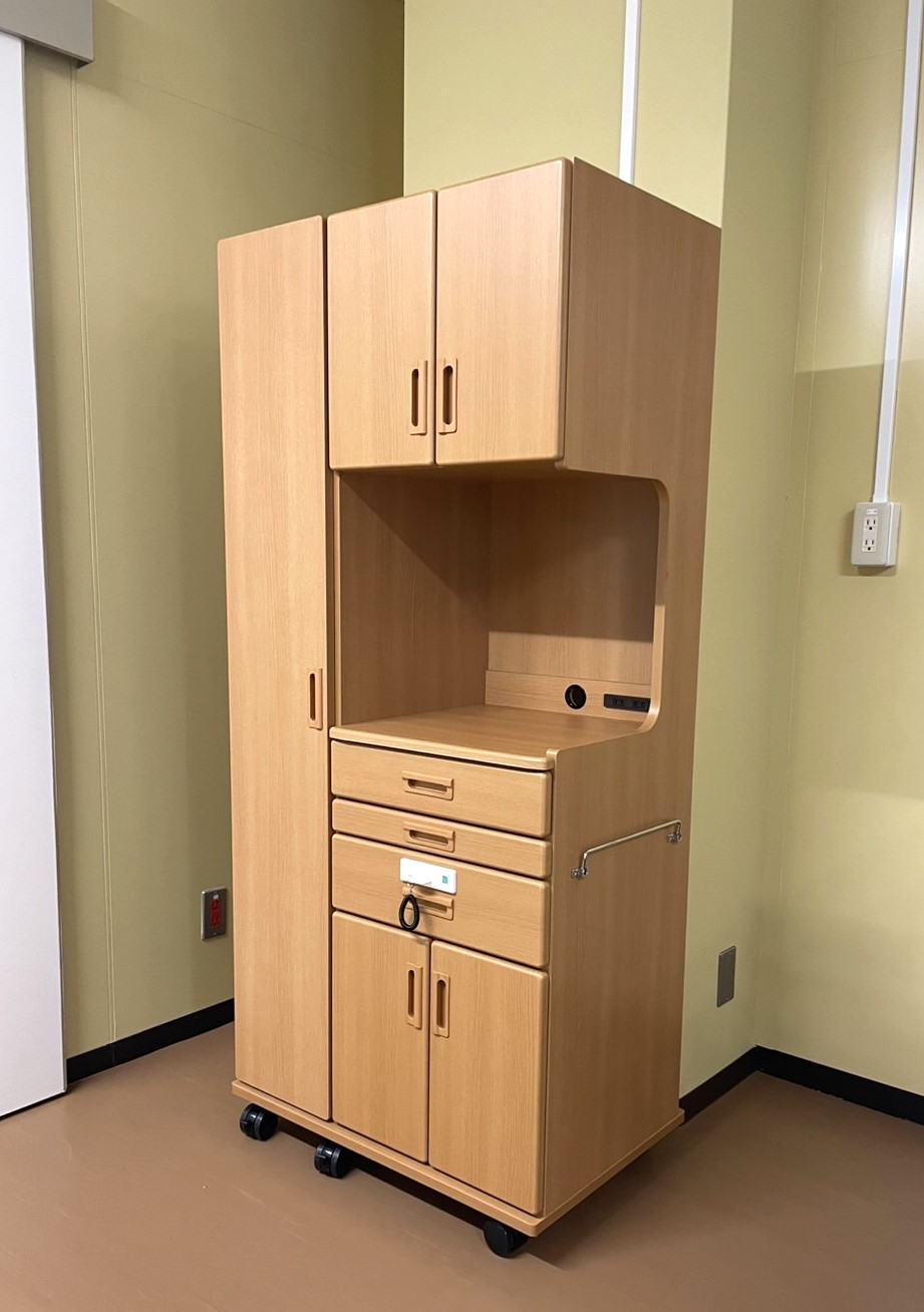 258.ハンガータイプの床頭台