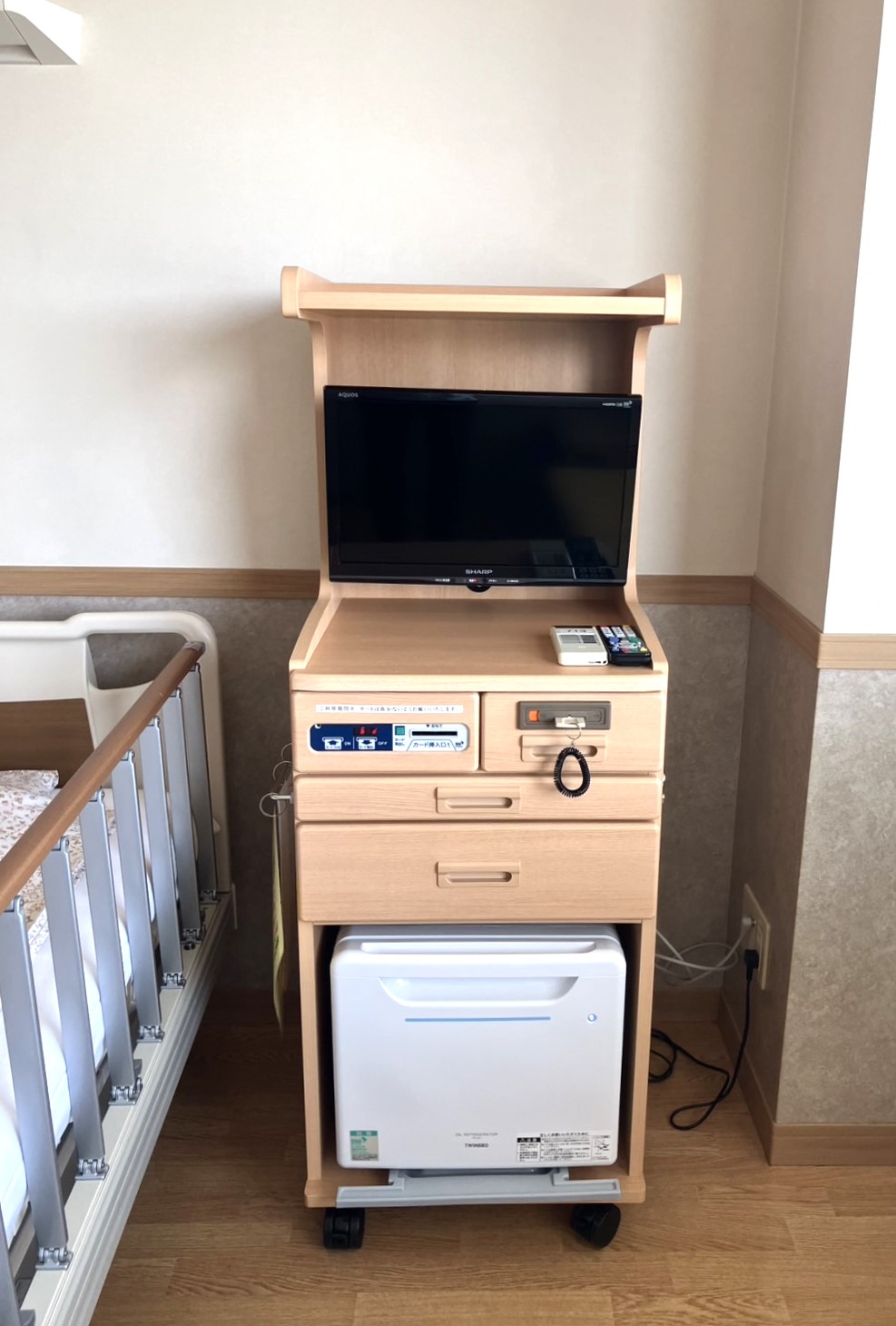 263.ミドルタイプの床頭台