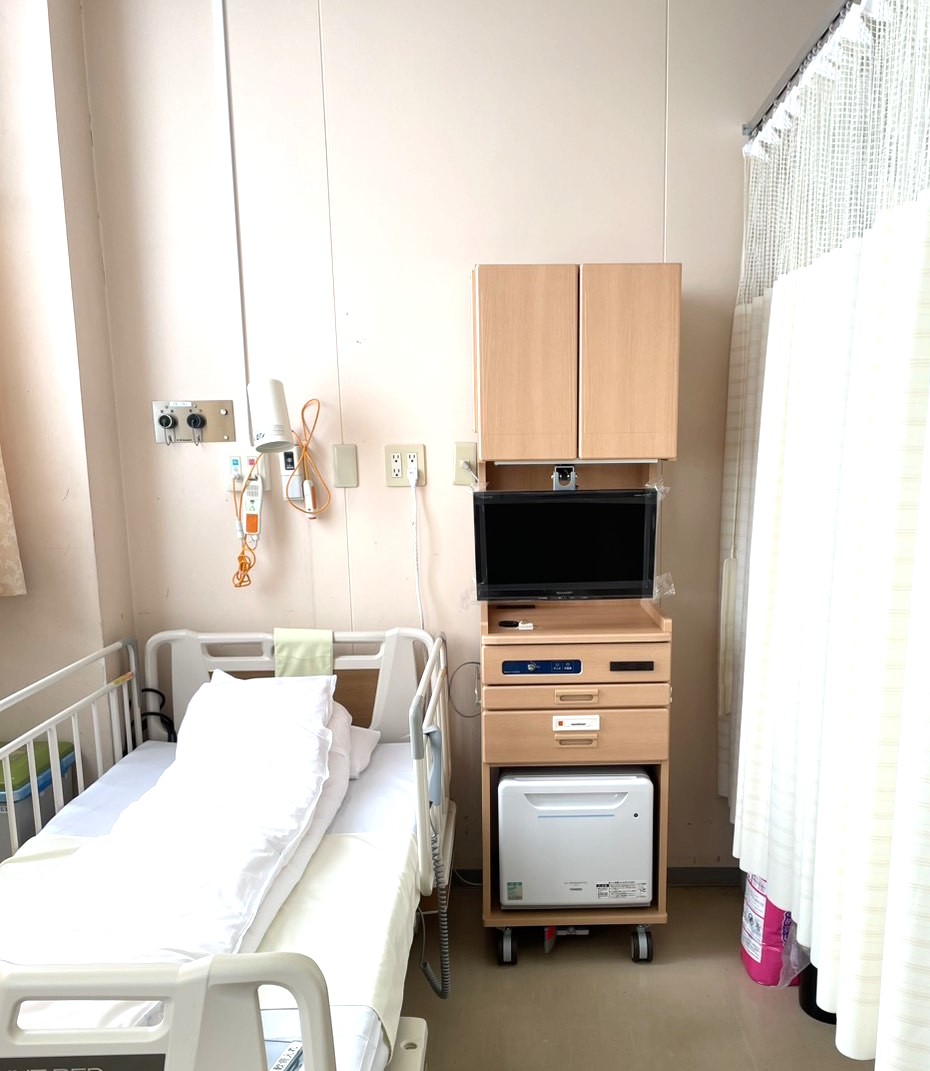 264.ハイタイプの床頭台