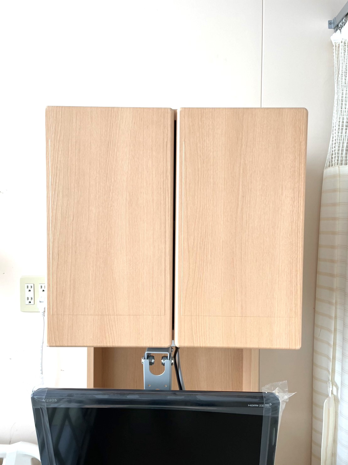 上部の扉内にもマグネットを内蔵しています。