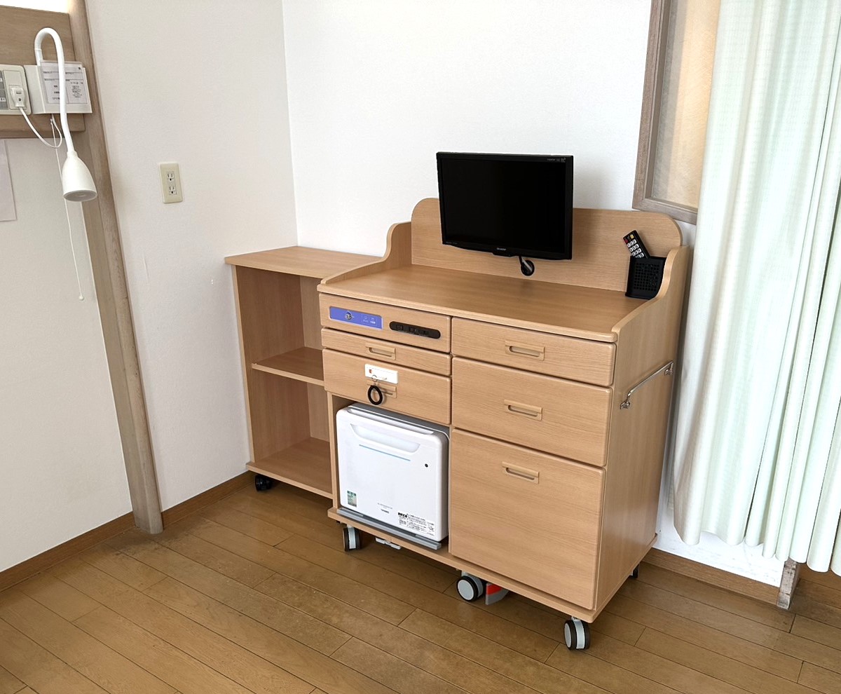 269.ロータイプの床頭台