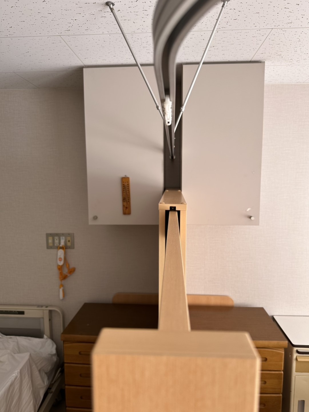通常のサイズから10ミリ薄くして収納の間に入るようにしました。