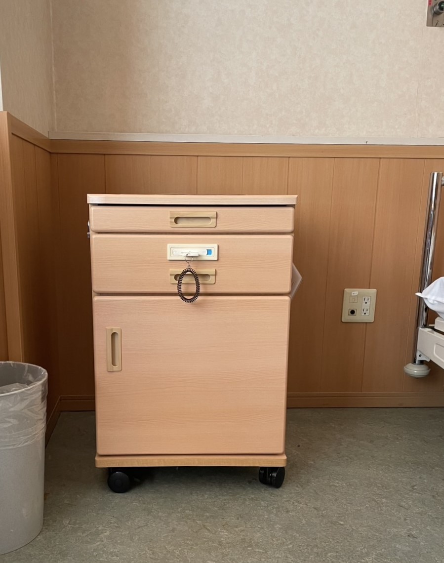 268.ロータイプの床頭台