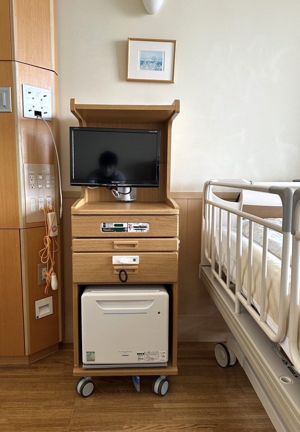 278.ミドルタイプの床頭台