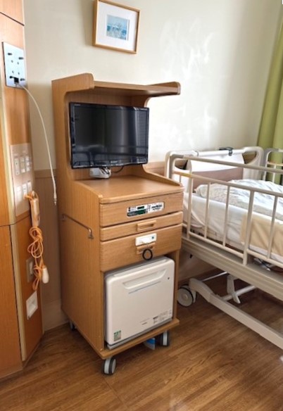 テレビを格納する事で卓上スペースを確保する事が出来ます。