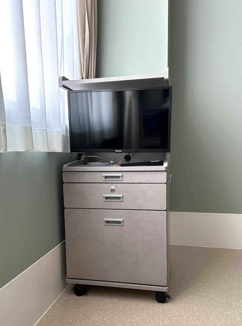 282.ミドルタイプの床頭台