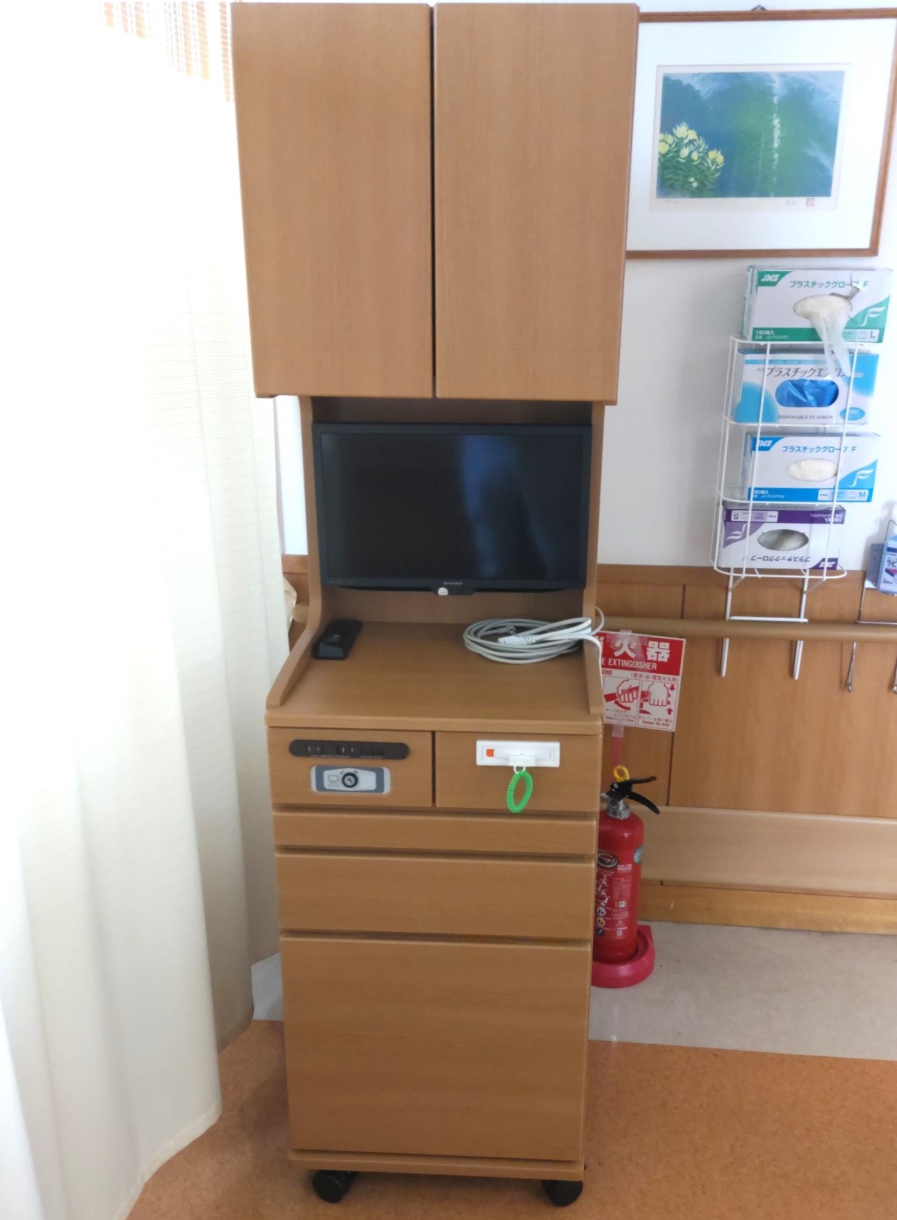 283.ハイタイプの床頭台