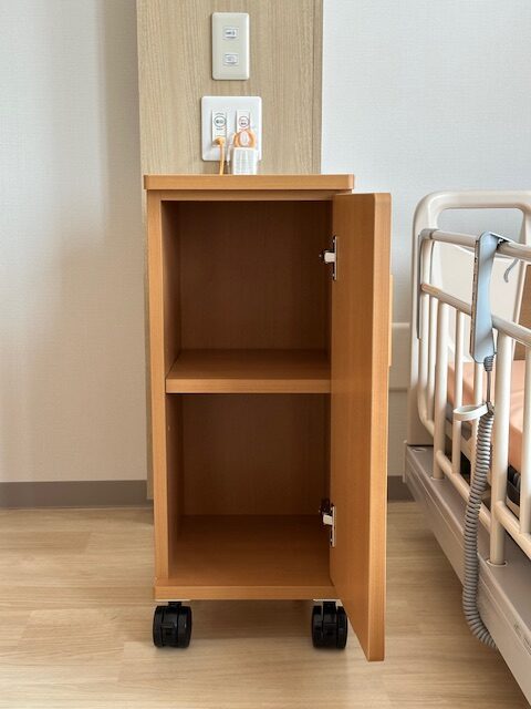 内部に稼働棚を設けています。