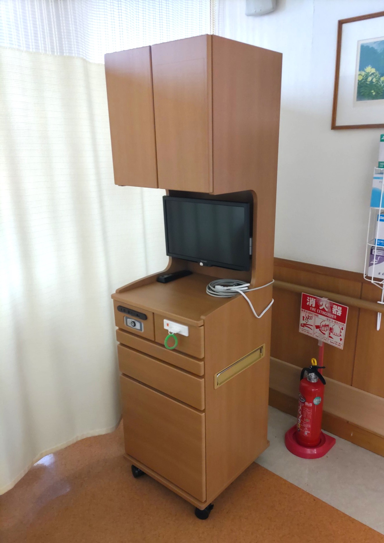 タオル掛けを使用しない際は突起しないので安全にご使用頂けます。