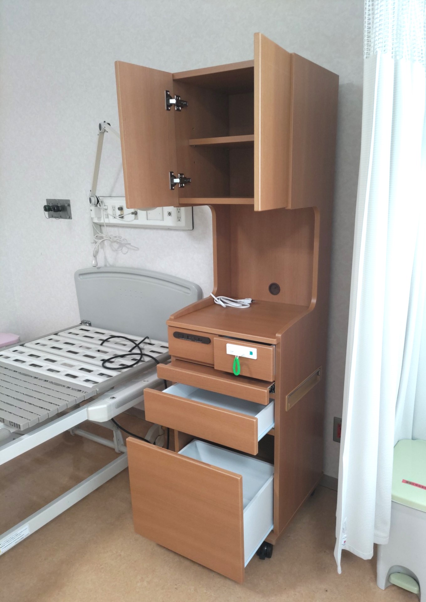 シンプルな仕上がりですが収納力を多く備えたタイプです。